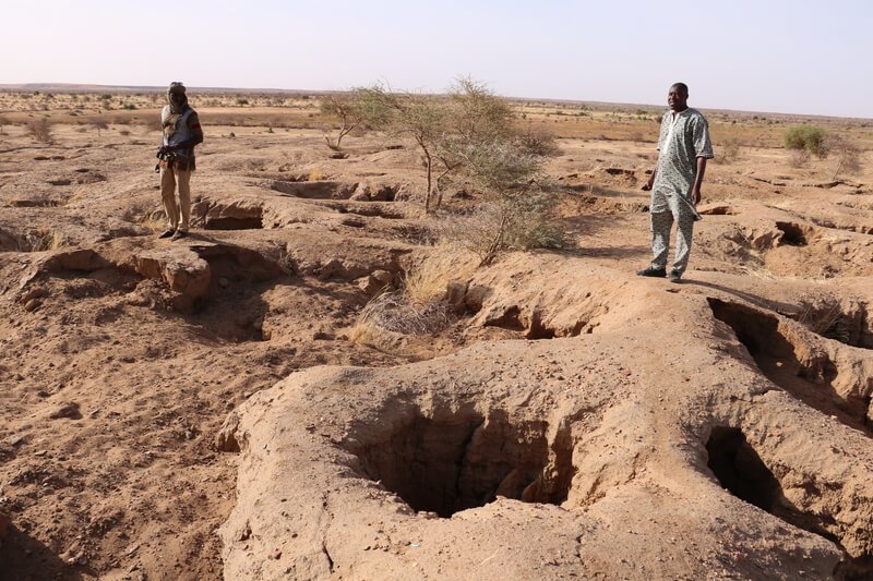 looters pits at gao saney